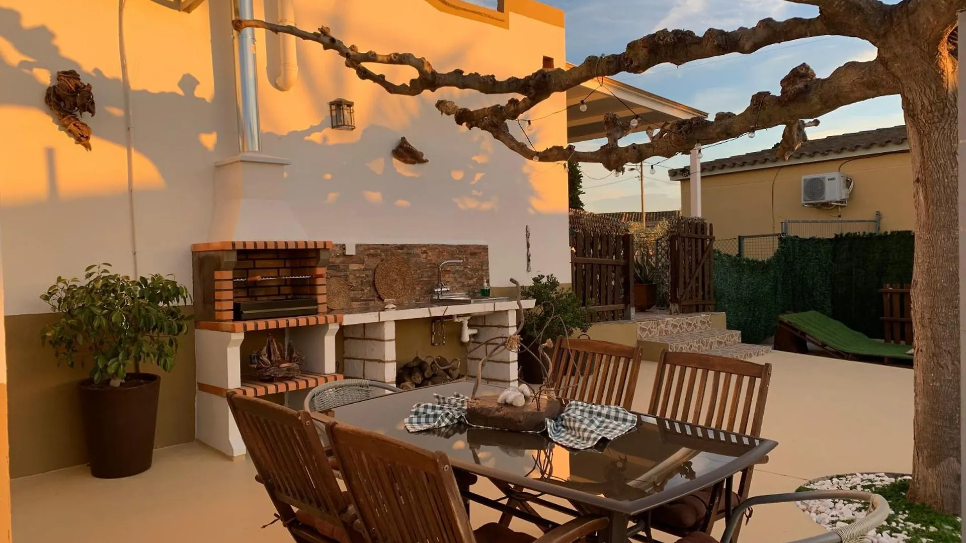 Country house Casa Enric , Con Zona Infantil, Piscina Y Parking Privado Guest House Deltebre