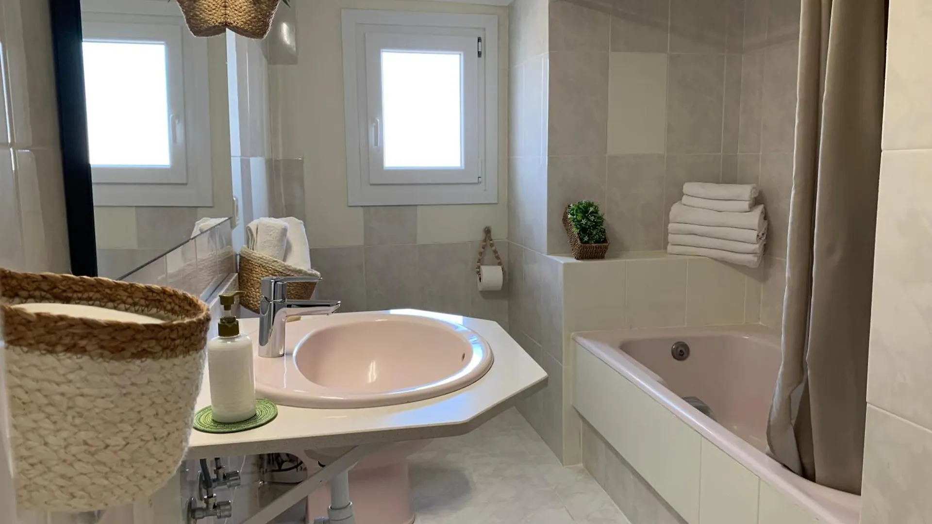 Casa Enric , Con Zona Infantil, Piscina Y Parking Privado Guest House Deltebre 0*,  Spain
